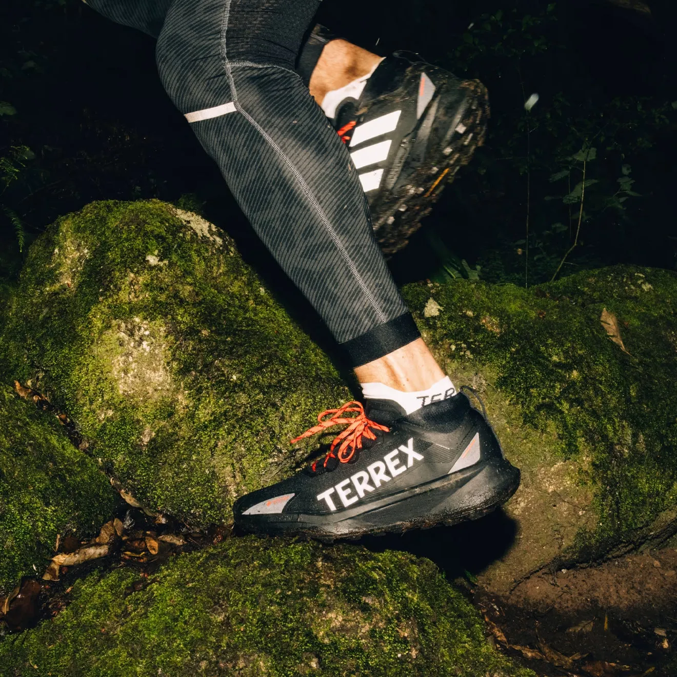 Adidas Terrex Agravic GTX Trail Running Schuh Core Schwarz / Grau / Semi Impact Orange