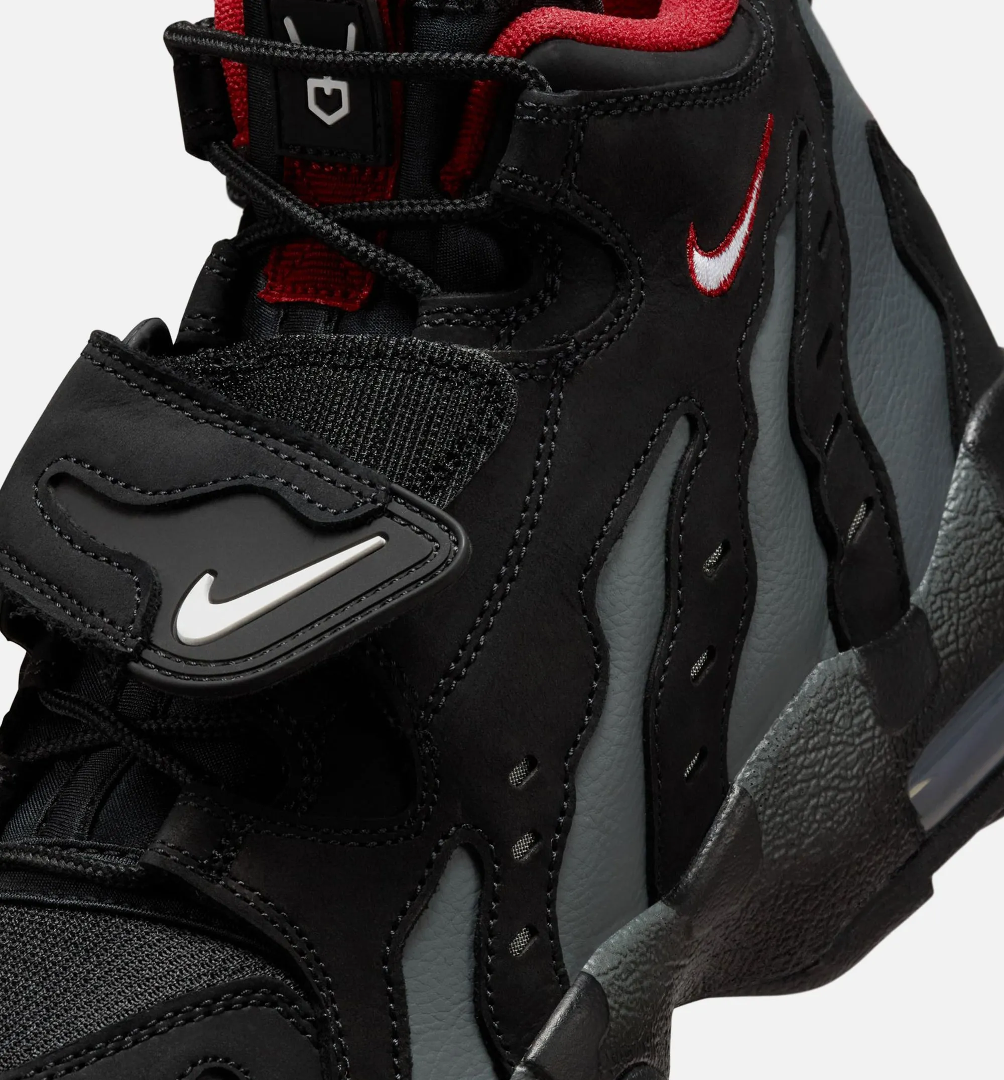 Air DT Max '96 Falcons Herren Lifestyle-Schuh - Schwarz/Weiß/Team Anthrazit/Metallisches Silber/Feuerrot