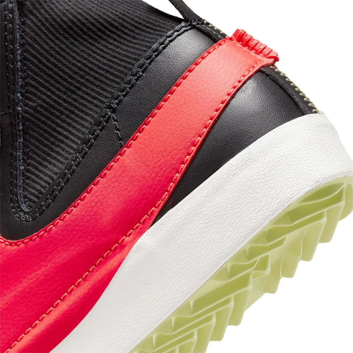 Blazer Mid '77 Jumbo 'Schwarz Knallrot'