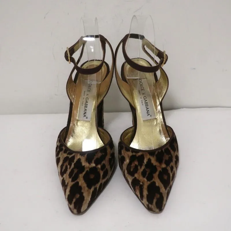 Dolce & Gabbana Pumps mit Knöchelriemen Leopardenmuster Samt Größe 38 Spitze Absatz