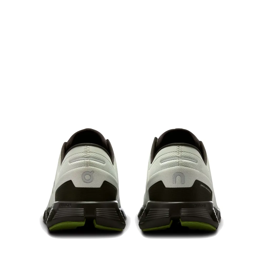 Auf dem Herren Cloud X3 Sneaker in Eis/Eclipse