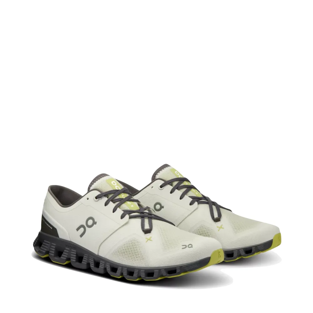 Auf dem Herren Cloud X3 Sneaker in Eis/Eclipse
