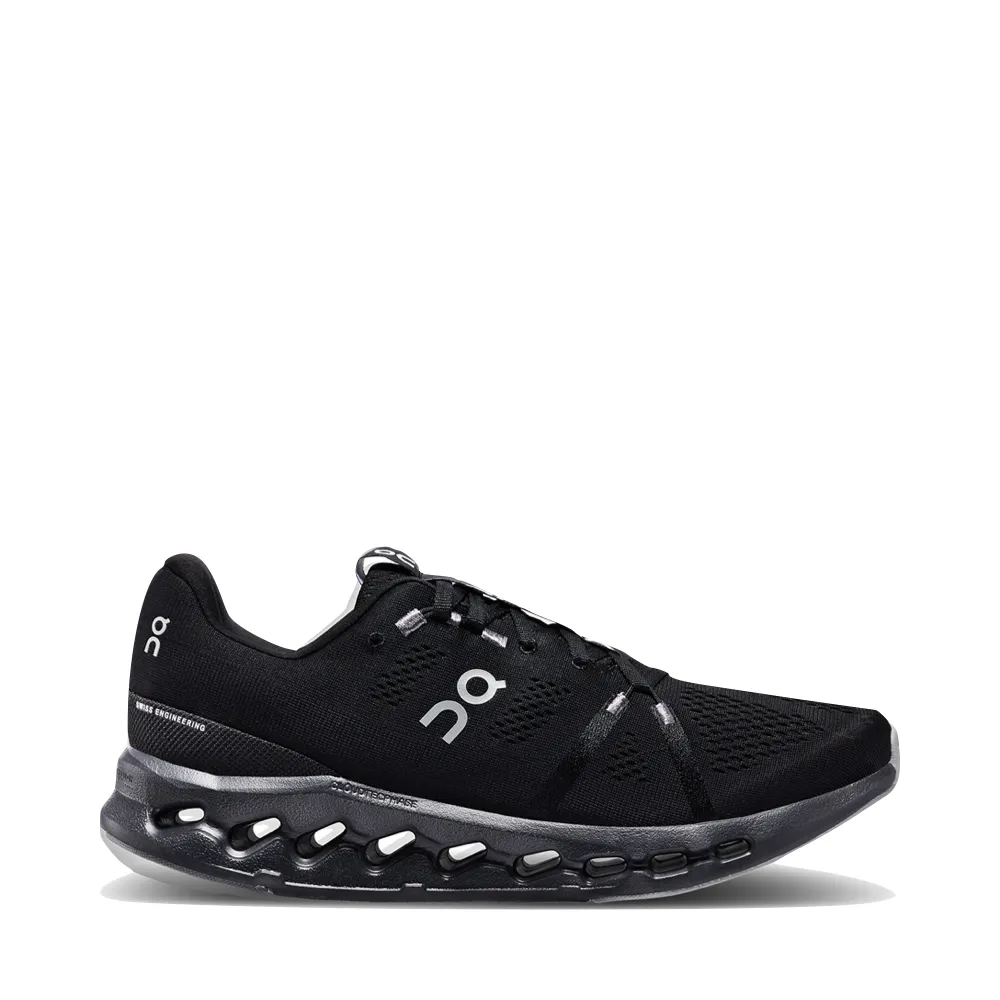 Auf dem Herren Cloudsurfer Laufschuh in komplettem Schwarz