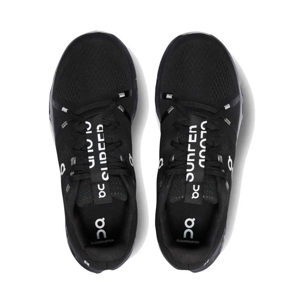 Auf dem Herren Cloudsurfer Laufschuh in komplettem Schwarz