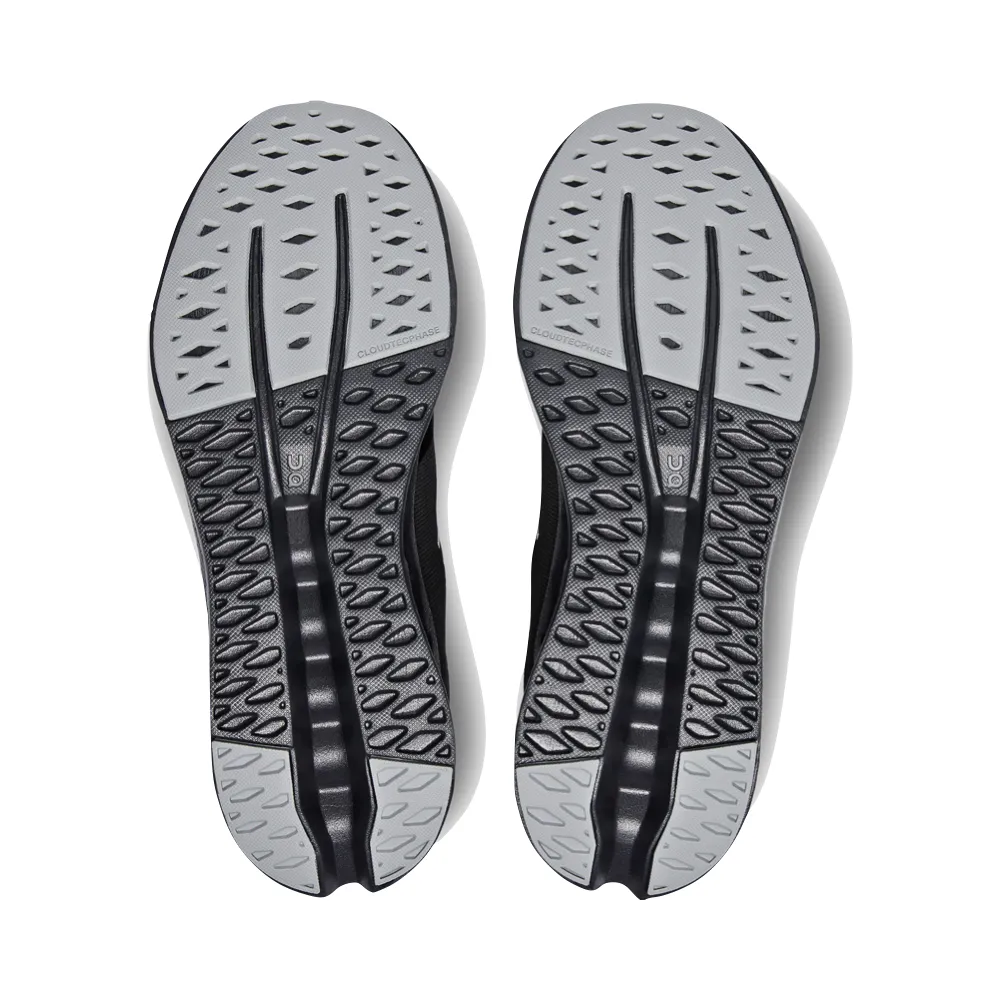 Auf dem Herren Cloudsurfer Laufschuh in komplettem Schwarz