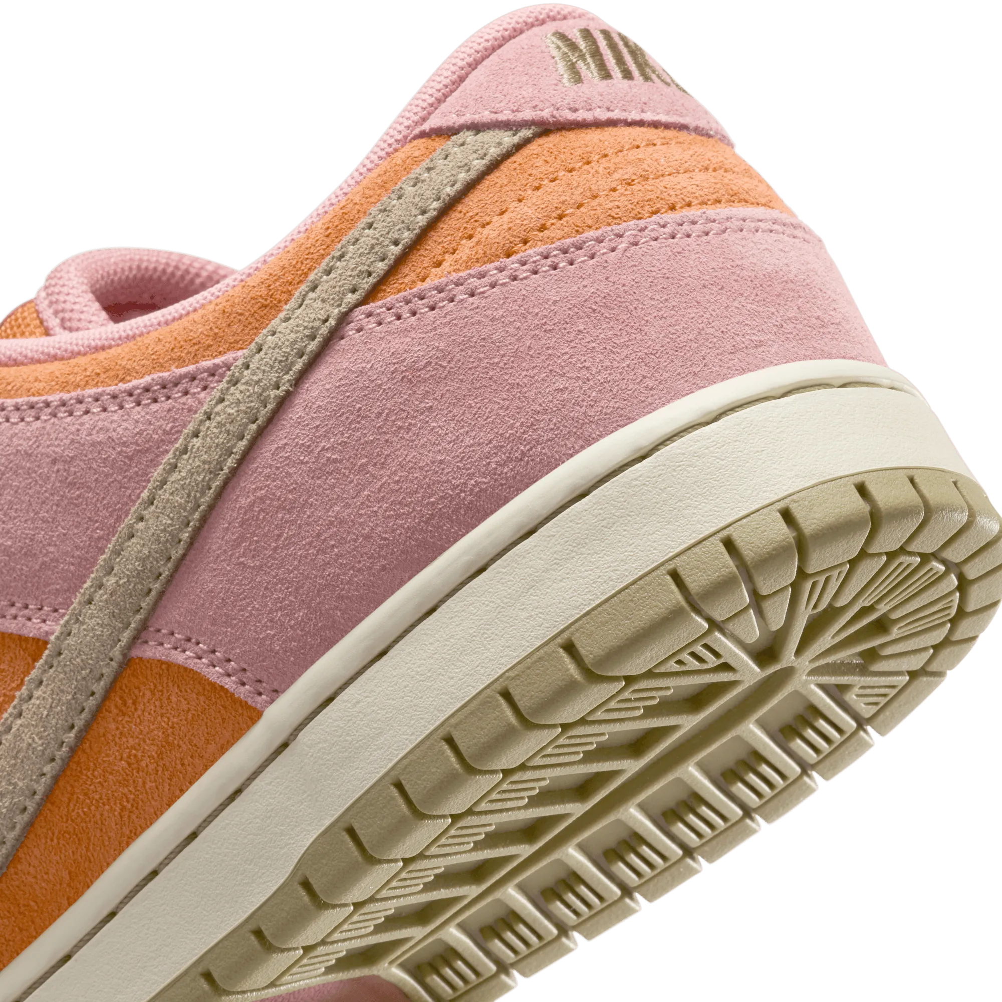 SB Dunk Low 'Roter Sternenstaub'
