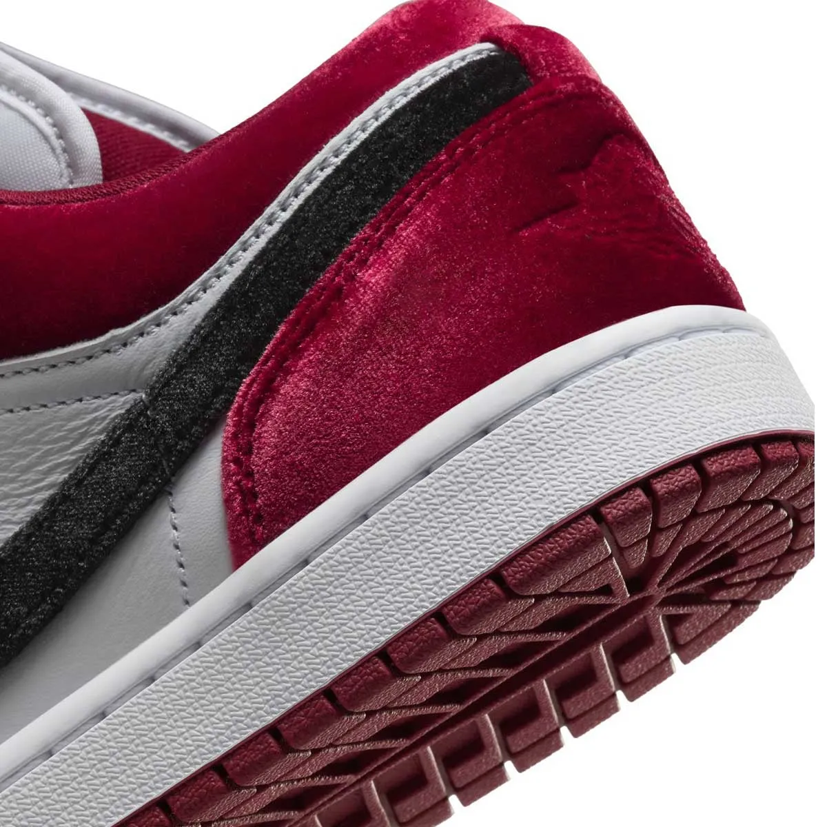 Wmns Air Jordan 1 Low SE 'Samtschwarze Zehenkappe'